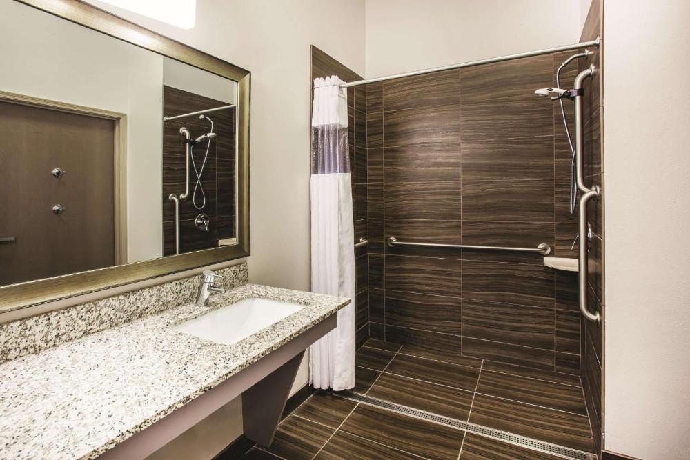 Queen Room with Two Queen Beds - Disability Access interior